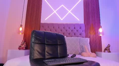Snapshot of miiaa_jones chatting on July 28, 4:39 pm Mia online show from July 28, 4:39 pm