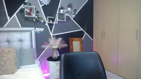 Snapshot of miiaa_k chatting on October 21, 1:01 pm miiaa_k online show from October 21, 1:01 pm