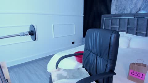 Snapshot of miiaamonroee chatting on February 6, 8:02 pm Mia Monroe online show from February 6, 8:02 pm