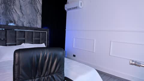 Snapshot of miiaamonroee chatting on February 19, 2:23 am Mia Monroe online show from February 19, 2:23 am