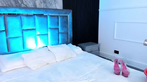 Snapshot of miiaamonroee chatting on September 10, 7:25 pm Mia Monroe online show from September 10, 7:25 pm