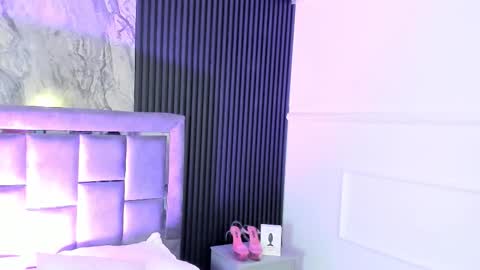 Snapshot of miiaamonroee chatting on October 24, 7:54 pm Mia Monroe online show from October 24, 7:54 pm