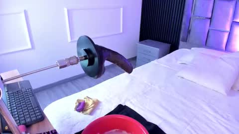 Snapshot of miiaamonroee chatting on November 12, 8:15 am Mia Monroe online show from November 12, 8:15 am