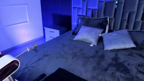 Snapshot of miiaamonroee chatting on November 19, 8:20 pm Mia Monroe online show from November 19, 8:20 pm