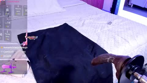 Snapshot of miiaamonroee chatting on December 5, 6:22 am Mia Monroe online show from December 5, 6:22 am