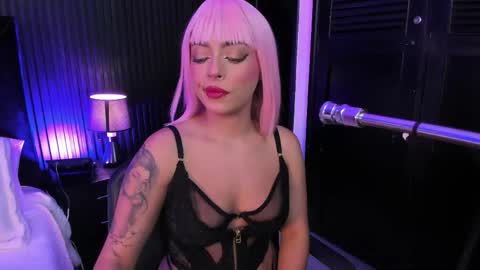 Snapshot of miiaamonroee chatting on May 9, 5:45 am Mia Monroe online show from May 9, 5:45 am