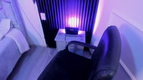 Snapshot of miiaamonroee chatting on May 15, 7:54 pm Mia Monroe online show from May 15, 7:54 pm