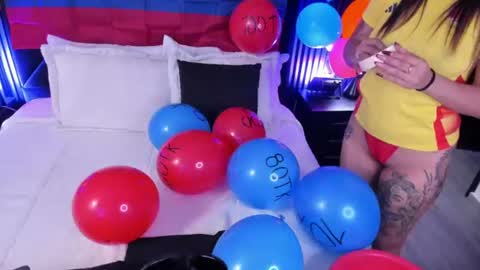 Snapshot of miiaamonroee chatting on July 7, 7:40 pm Mia Monroe online show from July 7, 7:40 pm