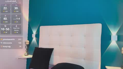 Snapshot of miiacarter_ chatting on May 31, 3:30 pm MIA online show from May 31, 3:30 pm