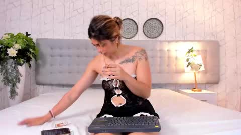 Snapshot of miiacoopper chatting on September 18, 9:17 pm Mia Coopper online show from September 18, 9:17 pm