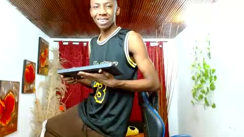 Snapshot of miilo18 chatting on March 18, 8:56 pm milo online show from March 18, 8:56 pm