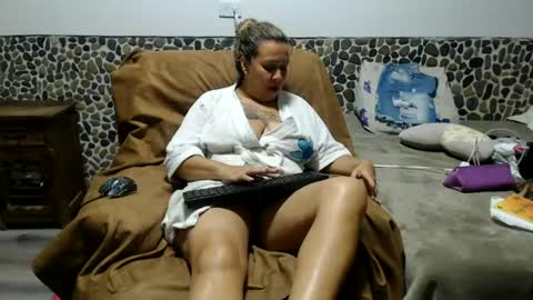 Snapshot of miilu74 chatting on June 19, 3:00 am Miilu74 online show from June 19, 3:00 am
