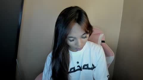 Snapshot of mika_cora chatting on April 17, 7:17 pm MIKA online show from April 17, 7:17 pm