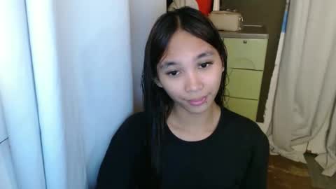 Snapshot of mika_cora chatting on April 18, 10:19 am MIKA online show from April 18, 10:19 am