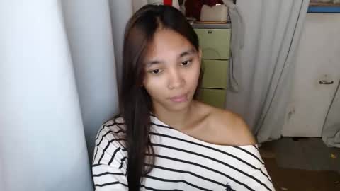 Snapshot of mika_cora chatting on April 21, 9:06 pm MIKA online show from April 21, 9:06 pm