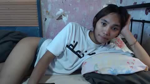 Snapshot of mika_cora chatting on April 24, 2:47 am MIKA online show from April 24, 2:47 am