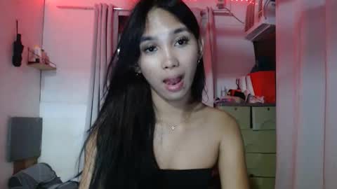 Snapshot of mika_cora chatting on May 1, 12:21 pm MIKA online show from May 1, 12:21 pm