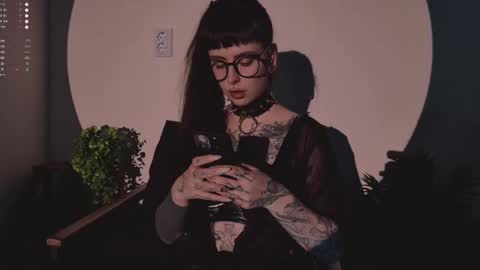 mika_moon_ online show from December 2, 6:03 pm