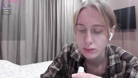 Mika online show from December 1, 11:32 pm