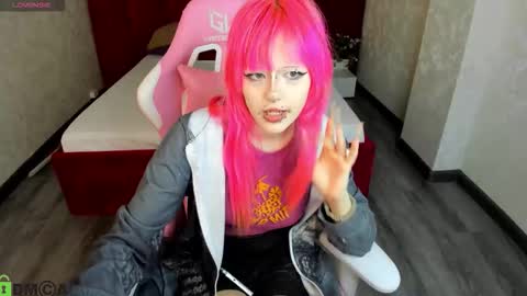 Snapshot of mika_vatashi chatting on March 4, 7:47 am Mika online show from March 4, 7:47 am