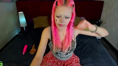 Snapshot of mika_vatashi chatting on March 21, 8:19 am Mika online show from March 21, 8:19 am