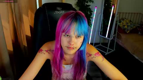 Snapshot of mika_vatashi chatting on July 9, 8:51 am Mika online show from July 9, 8:51 am