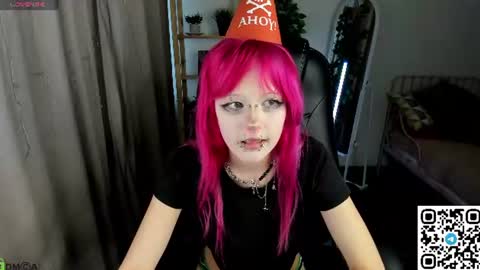 Snapshot of mika_vatashi chatting on August 7, 9:00 am Mika online show from August 7, 9:00 am