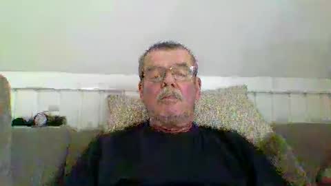 Snapshot of mikael42 chatting on April 17, 9:12 am mikael42 online show from April 17, 9:12 am