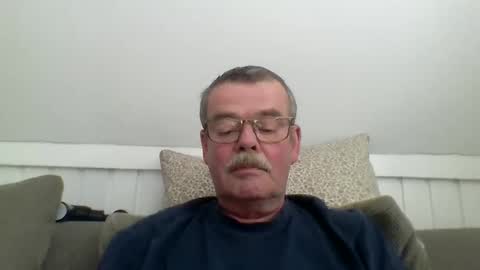 Snapshot of mikael42 chatting on April 21, 12:55 pm mikael42 online show from April 21, 12:55 pm
