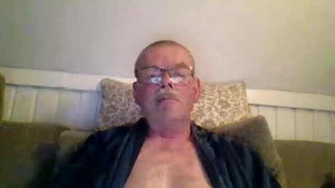 Snapshot of mikael42 chatting on May 5, 7:44 pm mikael42 online show from May 5, 7:44 pm