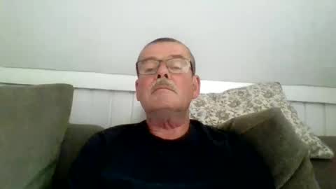 Snapshot of mikael42 chatting on May 16, 10:01 am mikael42 online show from May 16, 10:01 am