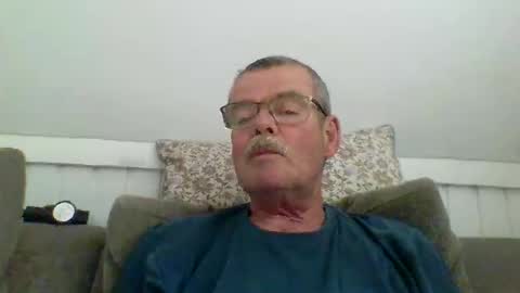 Snapshot of mikael42 chatting on June 5, 12:44 pm mikael42 online show from June 5, 12:44 pm