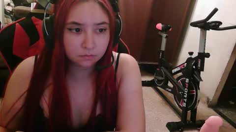 Snapshot of mikalatina chatting on March 5, 3:13 am Mika online show from March 5, 3:13 am