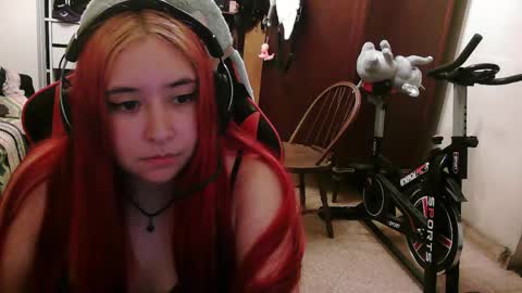 Snapshot of mikalatina chatting on April 10, 11:53 pm Mika online show from April 10, 11:53 pm