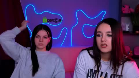 Snapshot of mikameovv chatting on November 19, 11:32 am Mika online show from November 19, 11:32 am