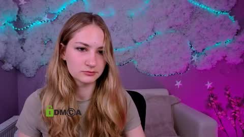 Snapshot of mikameovv chatting on June 4, 7:09 pm Mika online show from June 4, 7:09 pm