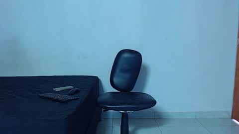 Mike IMDEPENDIENT MODEL online show from February 2, 2:05 pm