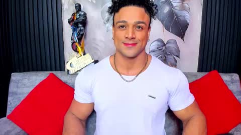 Snapshot of mike_estevess chatting on November 1, 9:44 am online show from November 1, 9:44 am