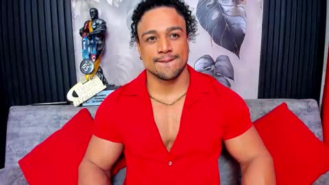 Snapshot of mike_estevess chatting on December 14, 5:57 am online show from December 14, 5:57 am