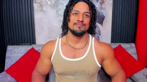 Snapshot of mike_estevess chatting on June 24, 10:25 am online show from June 24, 10:25 am