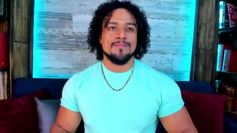 Snapshot of mike_estevess chatting on July 1, 6:59 am online show from July 1, 6:59 am