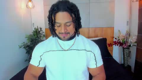 Snapshot of mike_estevess chatting on July 20, 7:22 am online show from July 20, 7:22 am