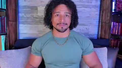 Snapshot of mike_estevess chatting on August 1, 8:02 am online show from August 1, 8:02 am