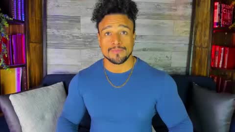 Snapshot of mike_estevess chatting on August 3, 7:51 am online show from August 3, 7:51 am