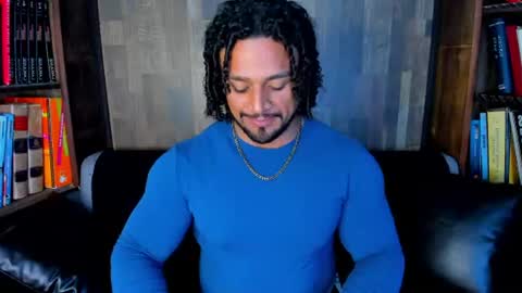 Snapshot of mike_estevess chatting on August 7, 12:34 am online show from August 7, 12:34 am