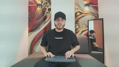 Snapshot of mike_kurtt chatting on December 17, 9:32 pm MIKE online show from December 17, 9:32 pm