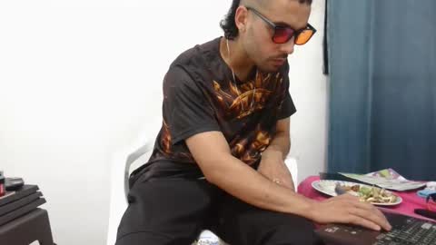 mike_leonrey22 online show from November 28, 10:45 pm