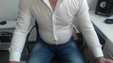 Snapshot of mike_master30 chatting on January 6, 7:20 am MikeMaster online show from January 6, 7:20 am