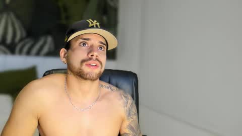 Snapshot of mike_montoya chatting on November 27, 1:40 am Mike Montoya online show from November 27, 1:40 am