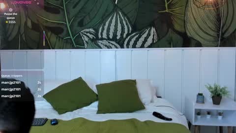 Snapshot of mike_montoya chatting on December 2, 5:24 am Mike Montoya online show from December 2, 5:24 am